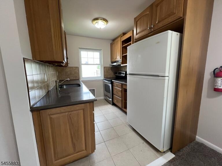 Property listing MLS 4048641 photo 3