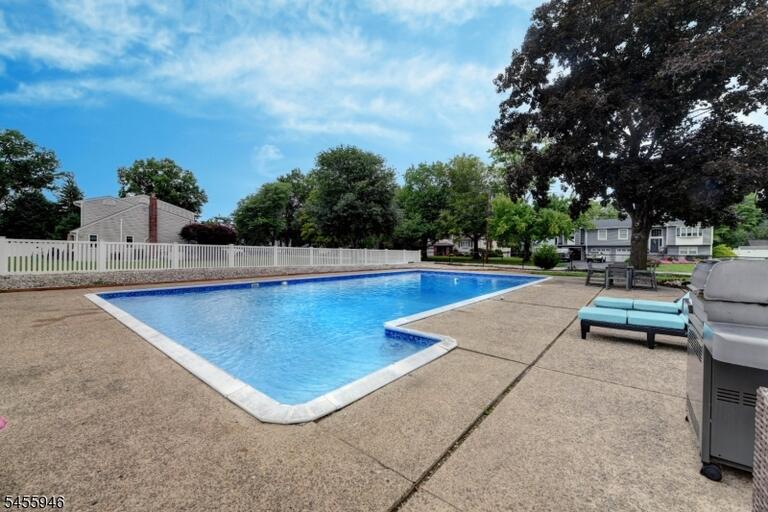 Property listing MLS 4048644 photo 31