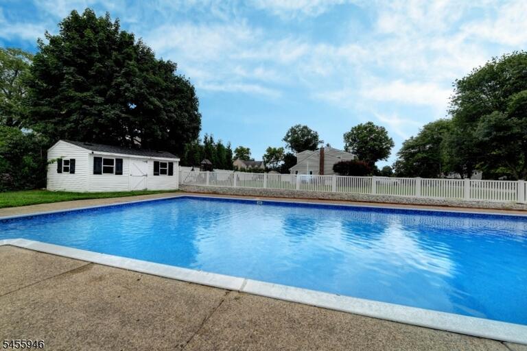 Property listing MLS 4048644 photo 32