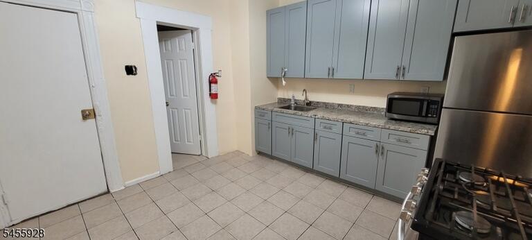 Property listing MLS 4048649 photo 2