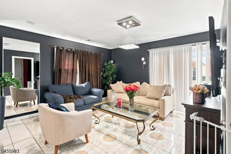 Property listing MLS 4048661 photo 5