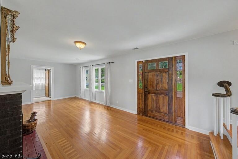 Property listing MLS 4048674 photo 5
