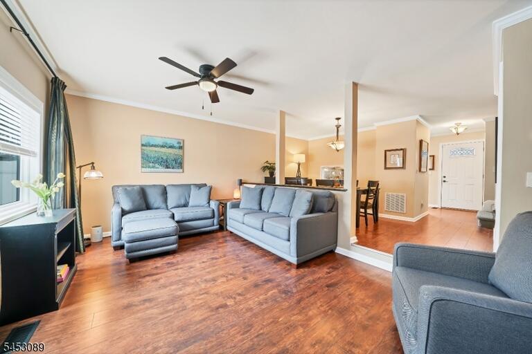 Property listing MLS 4048676 photo 2