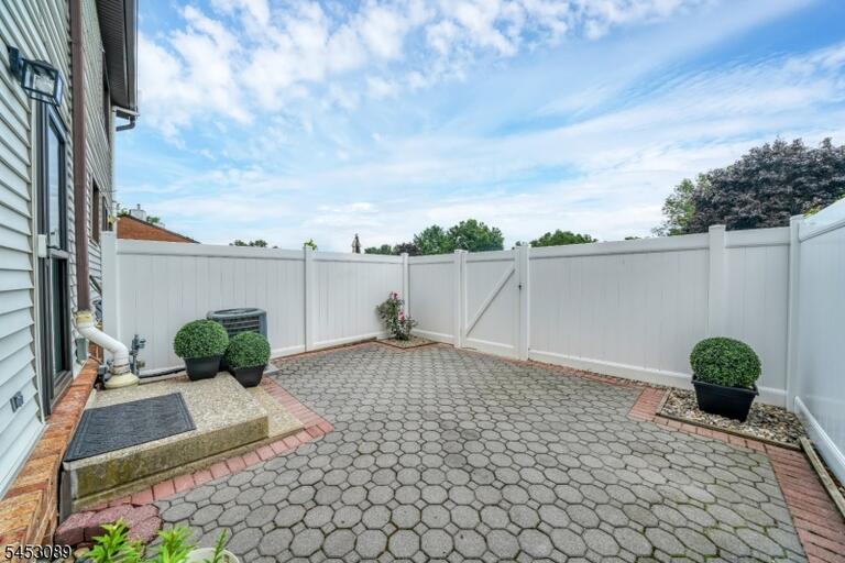 Property listing MLS 4048676 photo 21