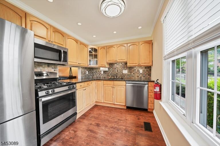 Property listing MLS 4048676 photo 8
