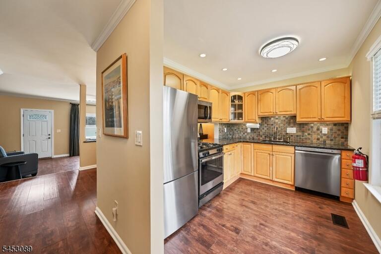 Property listing MLS 4048676 photo 9
