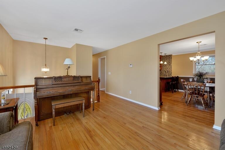 Property listing MLS 4048696 photo 19