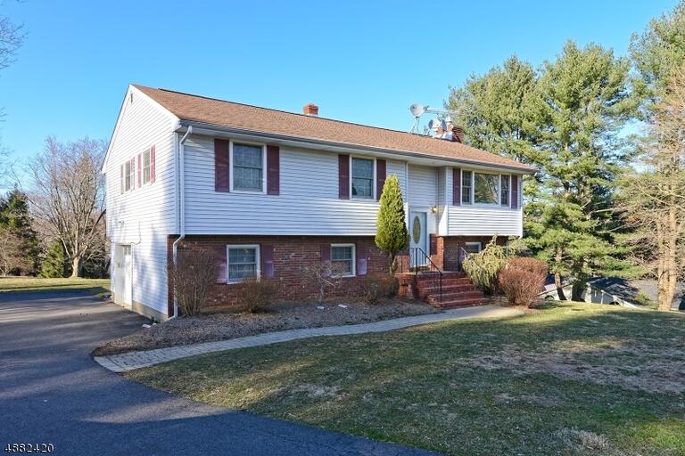 Property listing MLS 4048696 photo 2