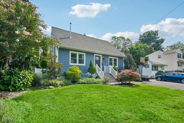 Property listing MLS 4048729 photo 2