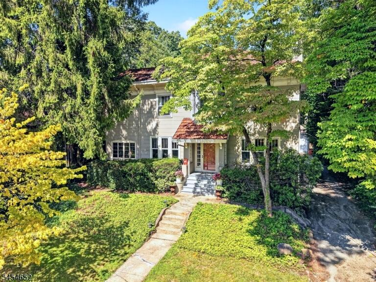 Property listing MLS 4048733 photo 1