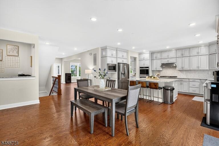 Property listing MLS 4048755 photo 1