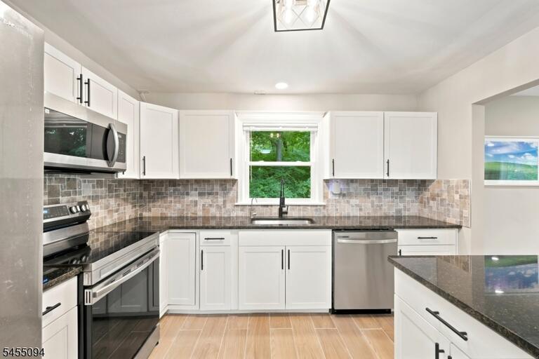 Property listing MLS 4048757 photo 24