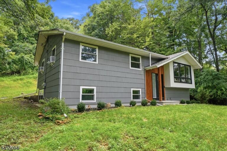 Property listing MLS 4048757 photo 3