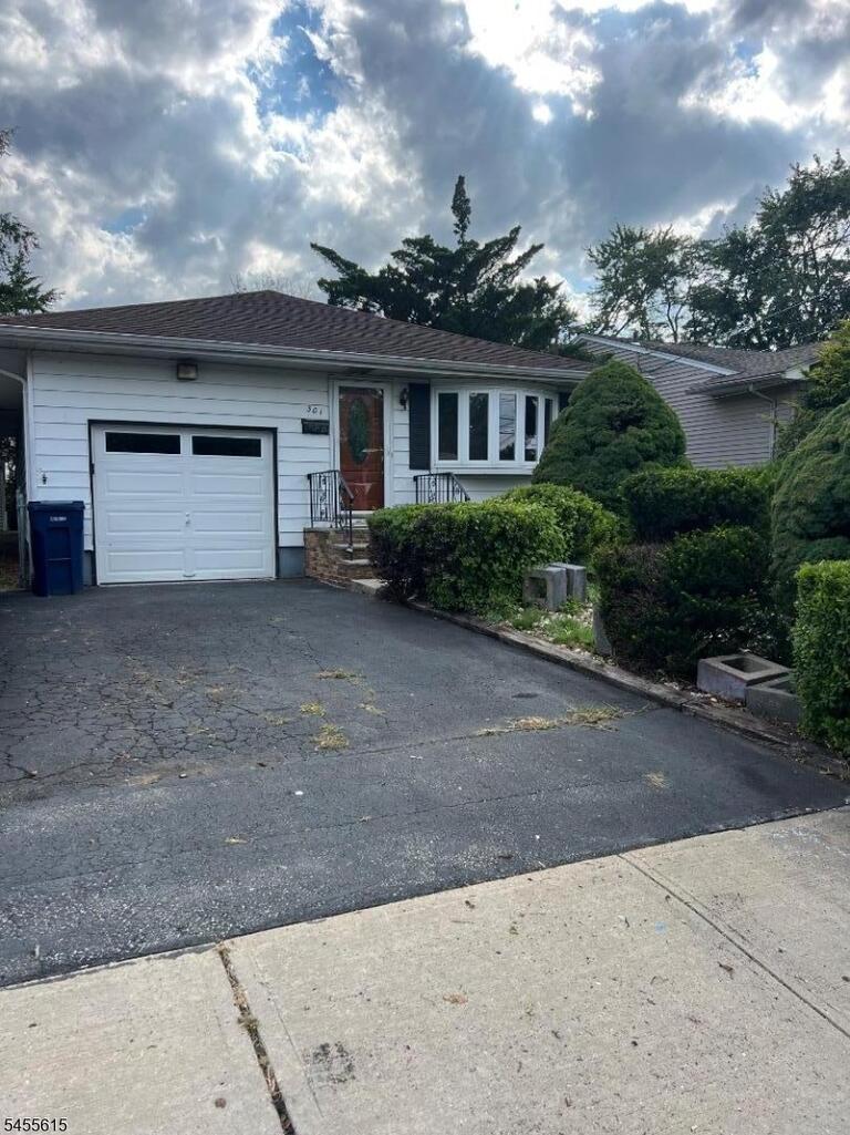 Property listing MLS 4048775 photo 1