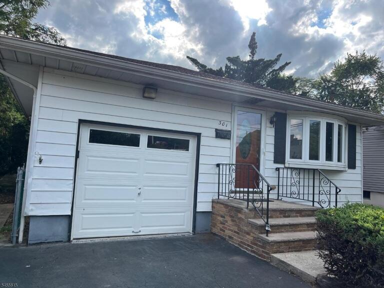 Property listing MLS 4048775 photo 2