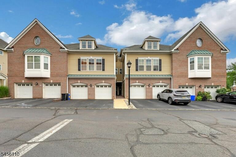 Property listing MLS 4048780 photo 1