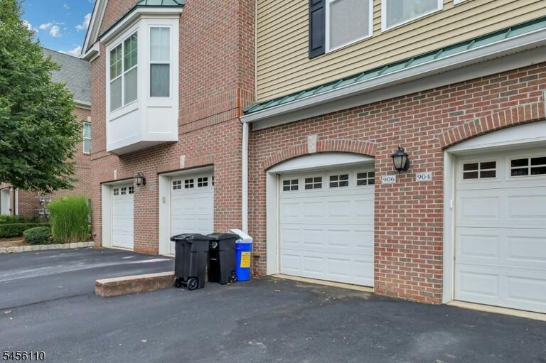Property listing MLS 4048780 photo 2
