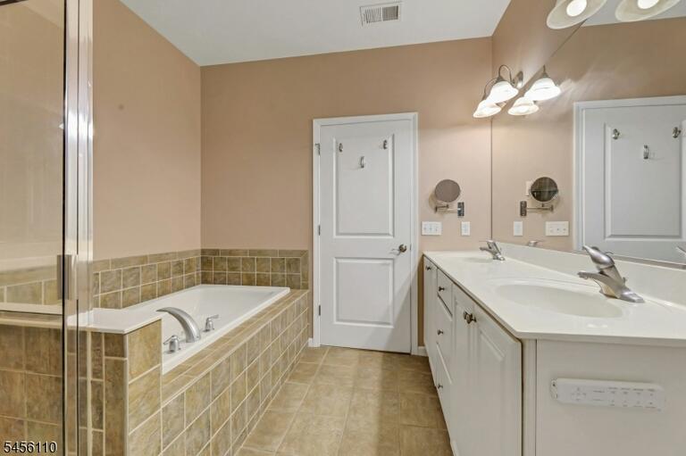 Property listing MLS 4048780 photo 24