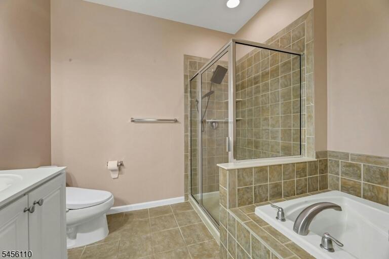 Property listing MLS 4048780 photo 25