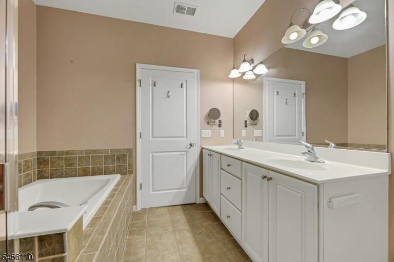 Property listing MLS 4048780 photo 27