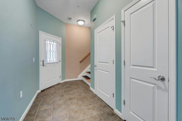 Property listing MLS 4048780 photo 4
