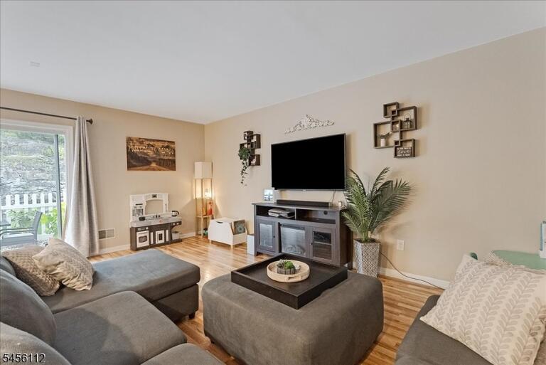 Property listing MLS 4048783 photo 6
