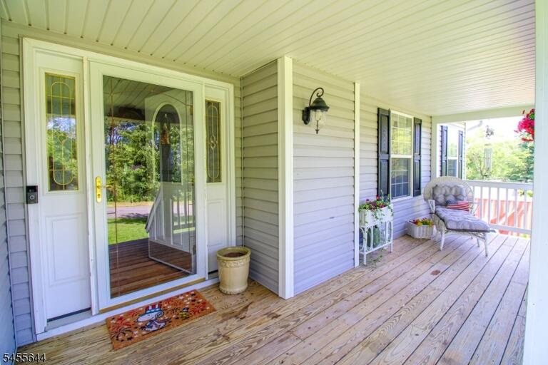 Property listing MLS 4048787 photo 4