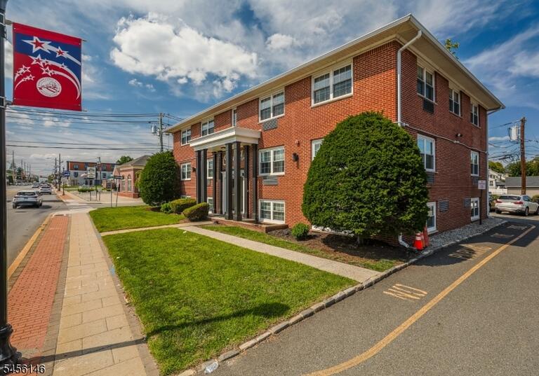Property listing MLS 4048805 photo 2