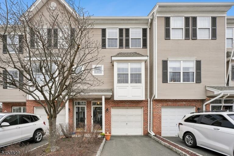 Property listing MLS 4048811 photo 2