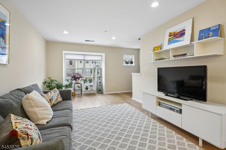 Property listing MLS 4048811 photo 5