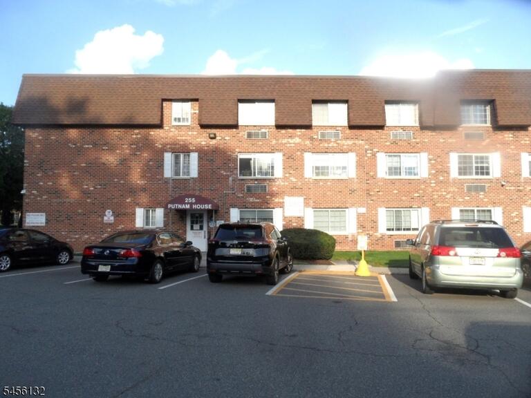 Property listing MLS 4048820 photo 1