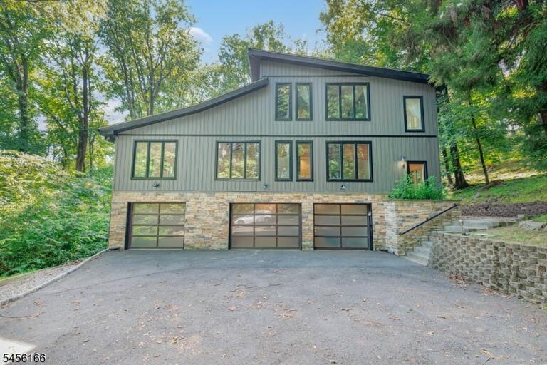 Property listing MLS 4048822 photo 1