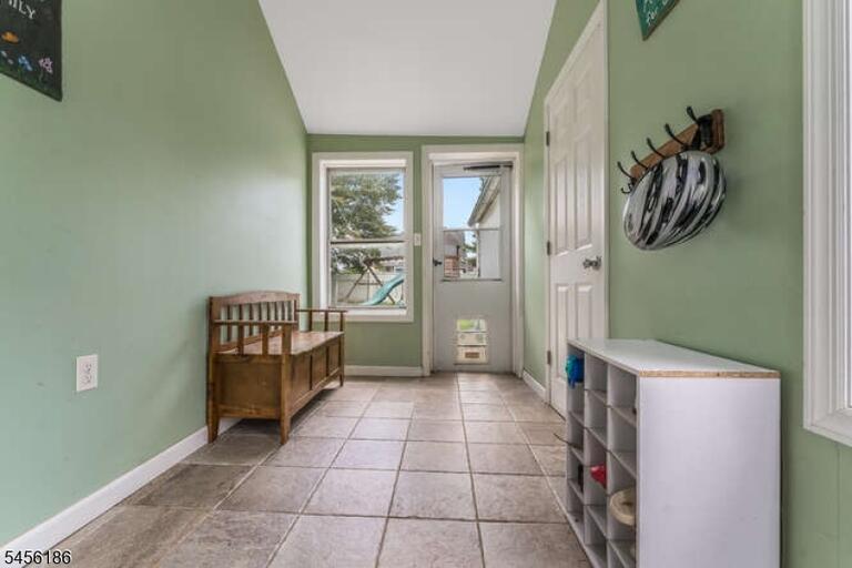 Property listing MLS 4048832 photo 17