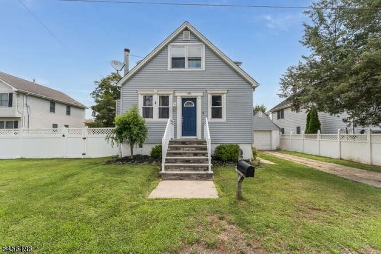Property listing MLS 4048832 photo 2