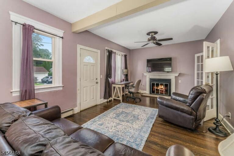 Property listing MLS 4048832 photo 3