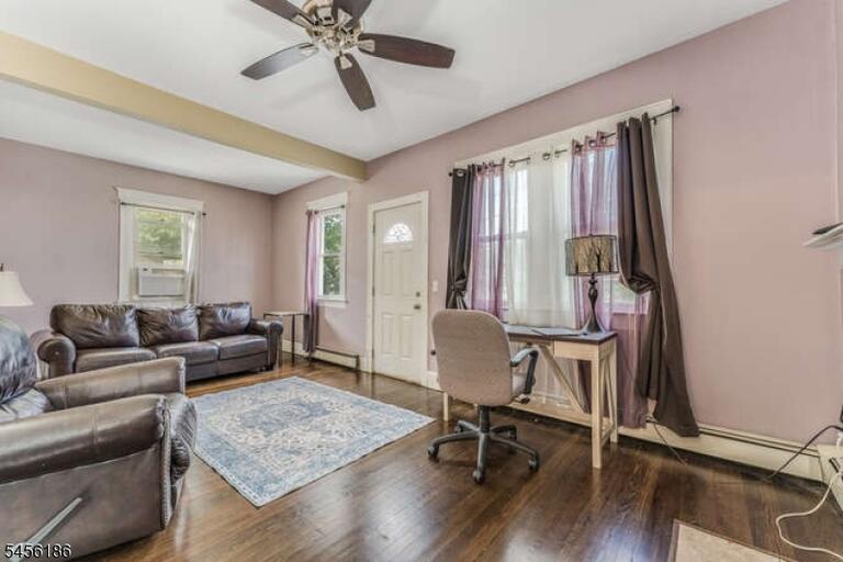 Property listing MLS 4048832 photo 4