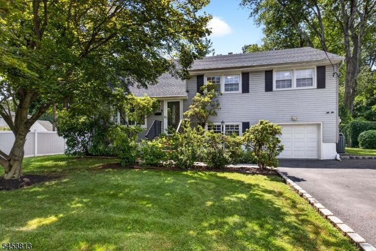 Property listing MLS 4048844 photo 1