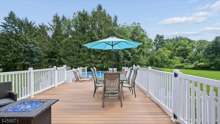 Property listing MLS 4048850 photo 29