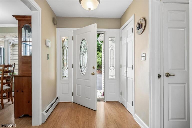 Property listing MLS 4048850 photo 3