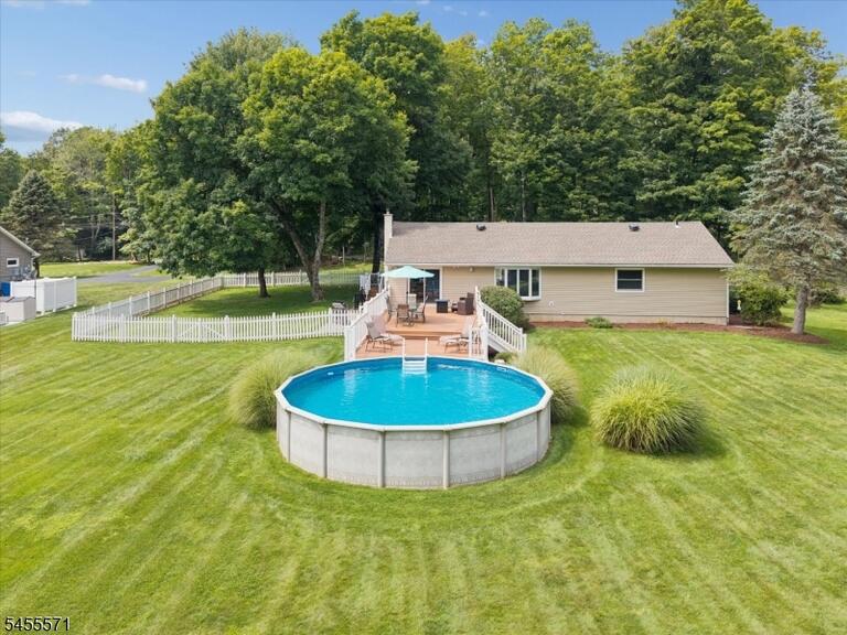 Property listing MLS 4048850 photo 37