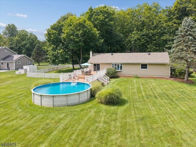 Property listing MLS 4048850 photo 38