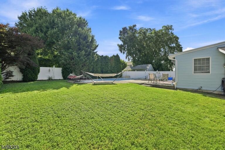 Property listing MLS 4048854 photo 23