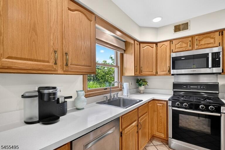 Property listing MLS 4048855 photo 23