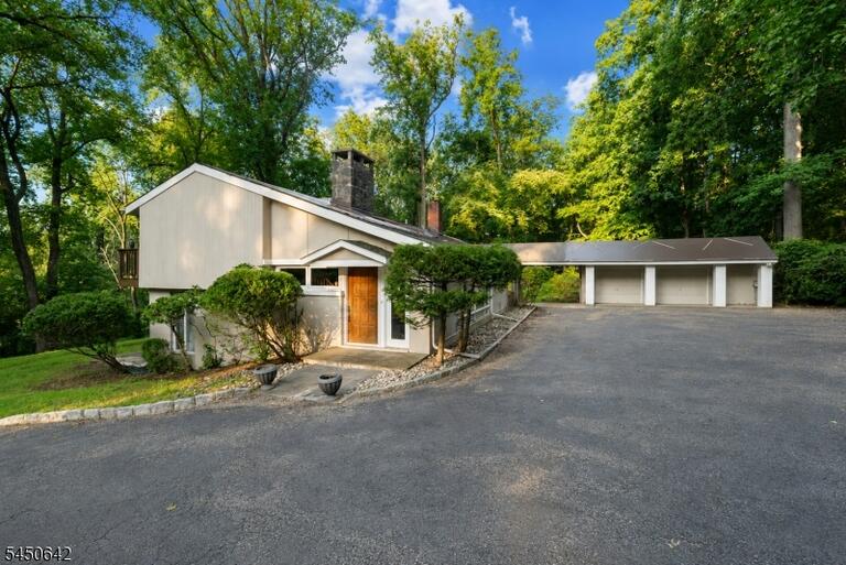 Property listing MLS 4048867 photo 2