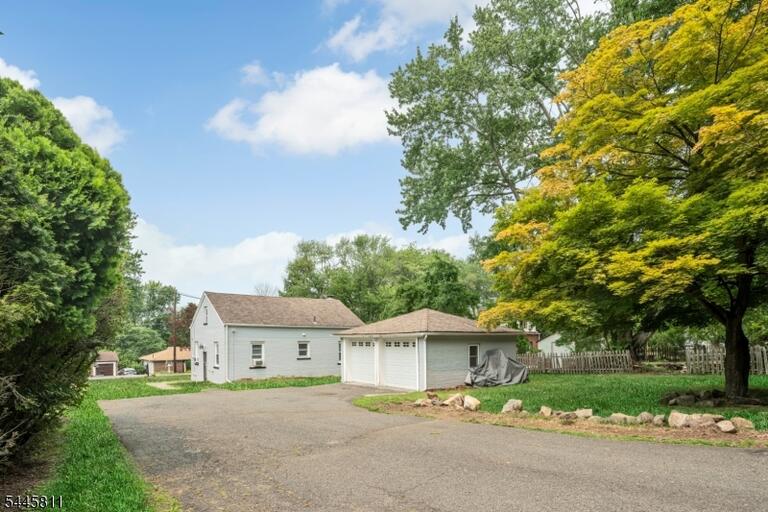 Property listing MLS 4048869 photo 2