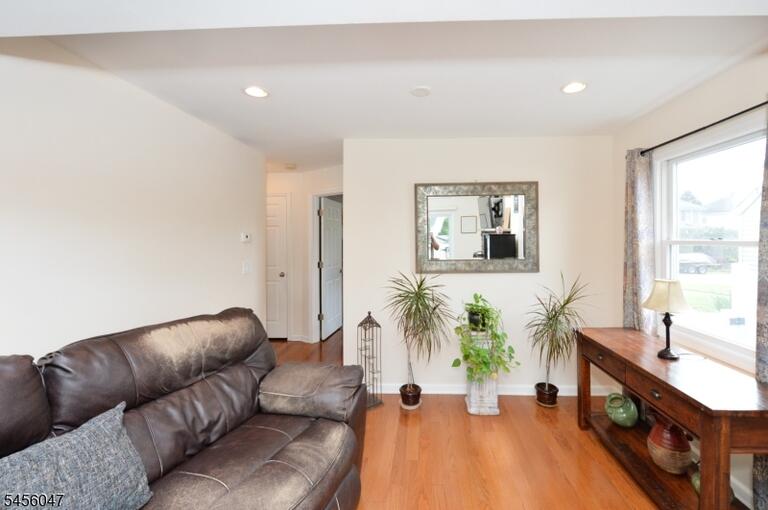 Property listing MLS 4048874 photo 16