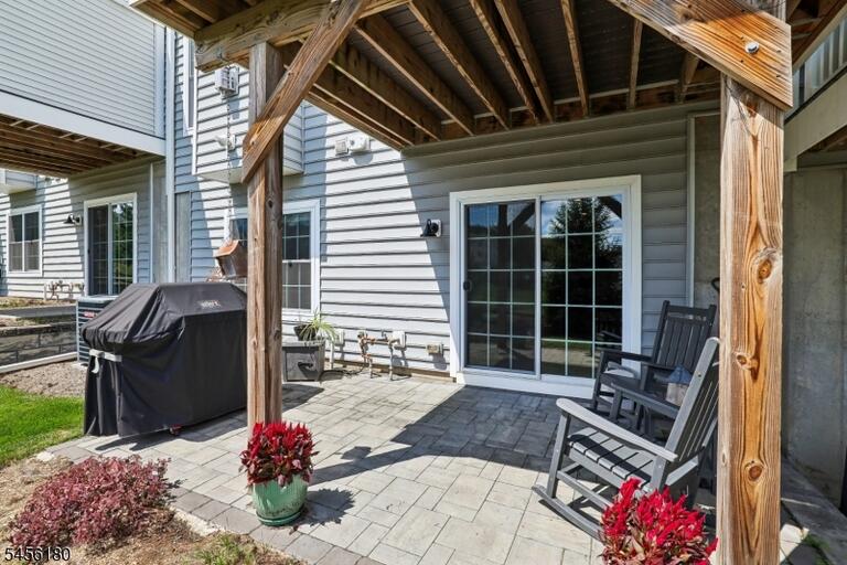Property listing MLS 4048877 photo 29