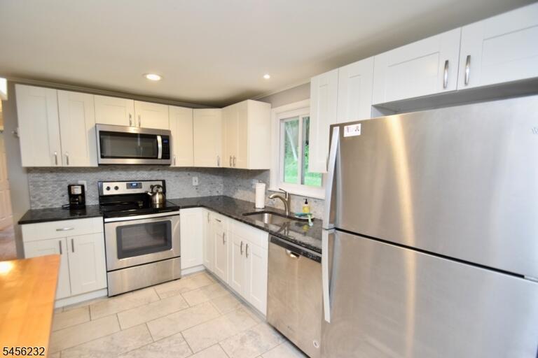 Property listing MLS 4048884 photo 7