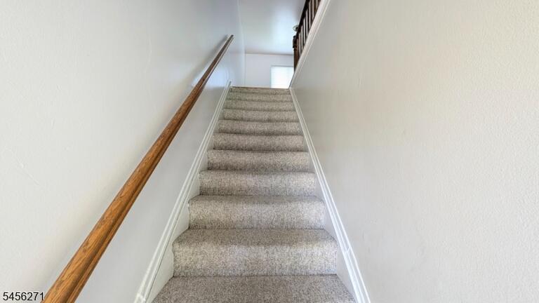 Property listing MLS 4048891 photo 3
