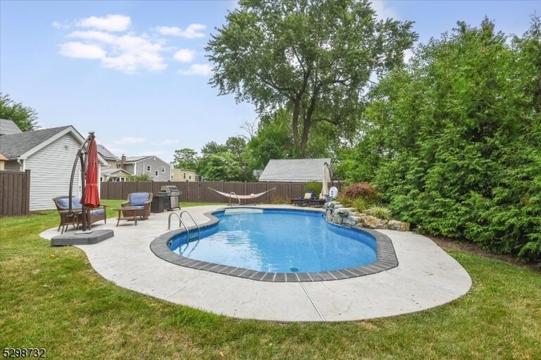Property listing MLS 4048926 photo 3